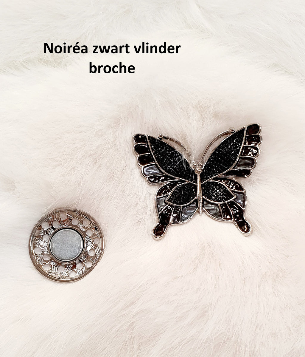 Elegante broches voor elke gelegenheid

Ontdek onze collectie verfijnde broches in drie prachtige designs: Fleurine, Noiréa en Amoréa. Elk design is verkrijgbaar in Gold, Roze en Zwart, zodat je altijd een broche vindt die perfect bij jouw stijl past.
