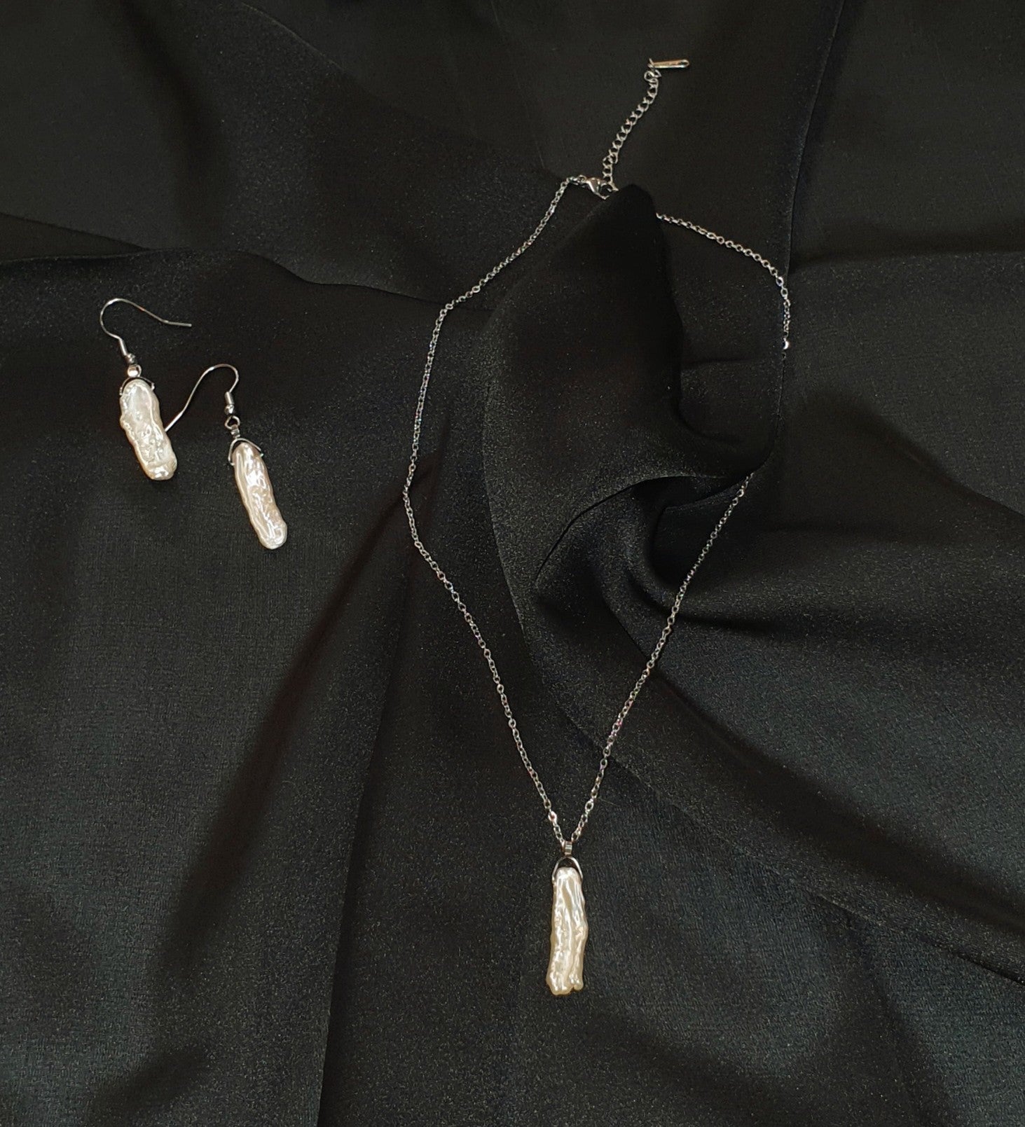 JES Original Eclipse Pearl Set - Barokke Zoetwaterparels Ketting & Oorbellen