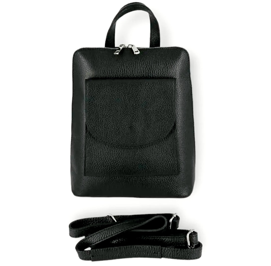 De Linea is een elegante en veelzijdige rug en schoudertas ontworpen voor de moderne vrouw.&nbsp;

Vervaardigd uit hoogwaardig rundleer met een 100% synthetische voering, combineert ze stijl en functionaliteit in één verfijnd ontwerp.&nbsp;
Dankzij de verstelbare riemen kan de Linea zowel als rugzak of schoudertas worden gedragen.&nbsp;
De tas beschikt over een praktisch voorvak met flap, een veilig ritsvak aan de achterzijde en een ruim hoofdvak met ritssluiting - ideaal voor dagelijks gebruik, werk of cit