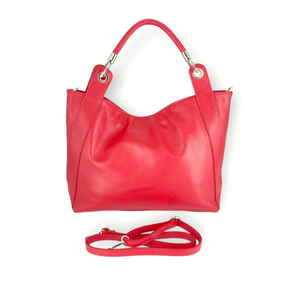 Grace Daily Lux

Elegante lederen handtas met afneembare schouderriem

De&nbsp;Grace Daily Lux&nbsp;is een stijlvolle handtas die moeiteloos luxe en dagelijks comfort combineert. Vervaardigd uit soepel&nbsp;rundleder (cuir de vachette)&nbsp;straalt deze tas een verfijnde, tijdloze elegantie uit, met een zachte valling die haar naam alle eer aandoet.

Dankzij de&nbsp;stevige handgrepen&nbsp;draag je de tas elegant in de hand of over de arm. De meegeleverde&nbsp;afneembare en verstelbare schouderriem&nbsp;bie