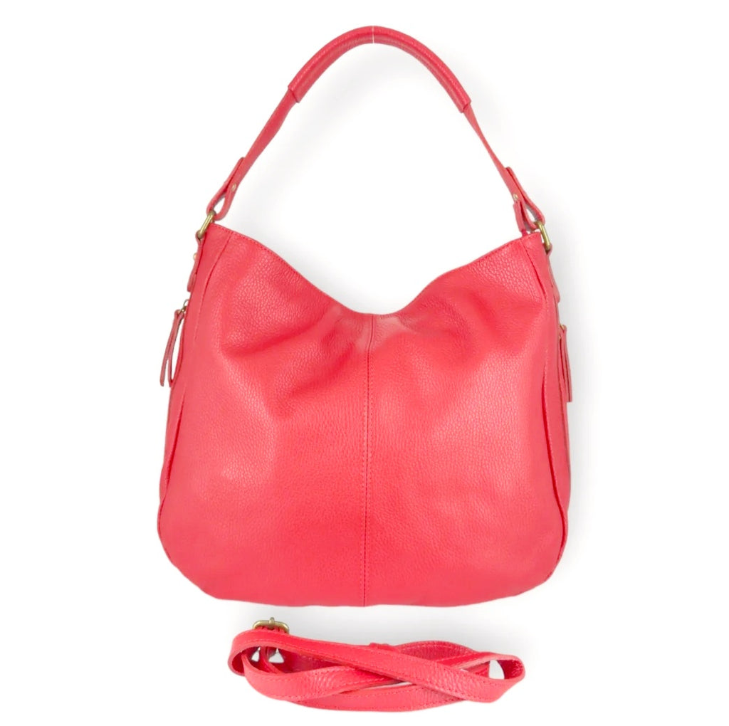 Luna Soft Hobo


Elegante hobo-handtas in soepel leder voor ontspannen dagelijks gebruik


De JES5 Luna Soft Hobo is een stijlvolle, soepele lederen handtas met een natuurlijke valling en een vrouwelijk silhouet. Dit hobo-model is ontworpen voor wie houdt van comfort, ruimte en een nonchalante elegantie die moeiteloos past bij het dagelijkse leven.


Vervaardigd uit zacht rundleder (cuir de vachette) voelt de tas soepel aan en vormt ze zich mooi naar de inhoud. De afgeronde vorm en zachte plooival geven de 