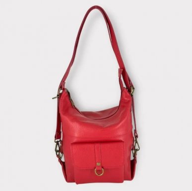 Elegante schoudertas van hoogwaardig rundleer en een 100% synthetische voering met een natuurlijke nerfstructuur.

De tas heeft een praktische voorzak met flap en metalen ringdetail, wat zorgt voor een stijlvolle en robuuste uitstraling.
De verstelbare schouderriem maakt haar geschikt voor dagelijks gebruik, zowel casual als zakelijk.
Verkrijgbaar in meerdere kleuren.