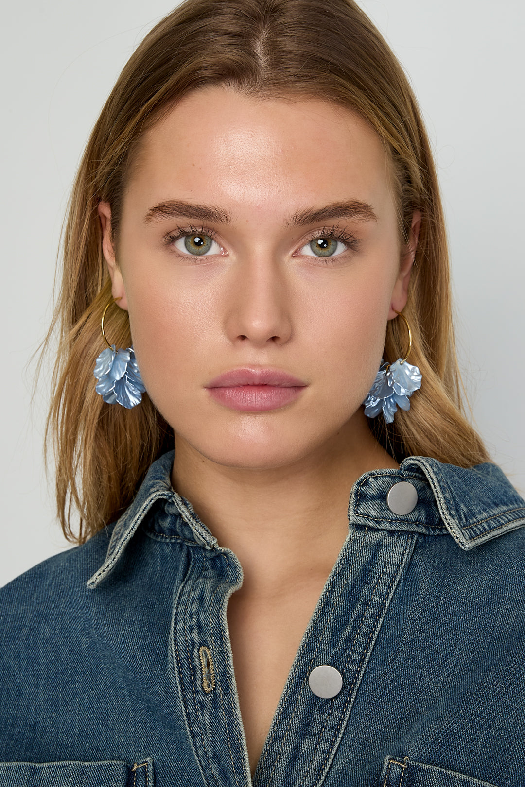 Creolen met parelmoer blaadjes